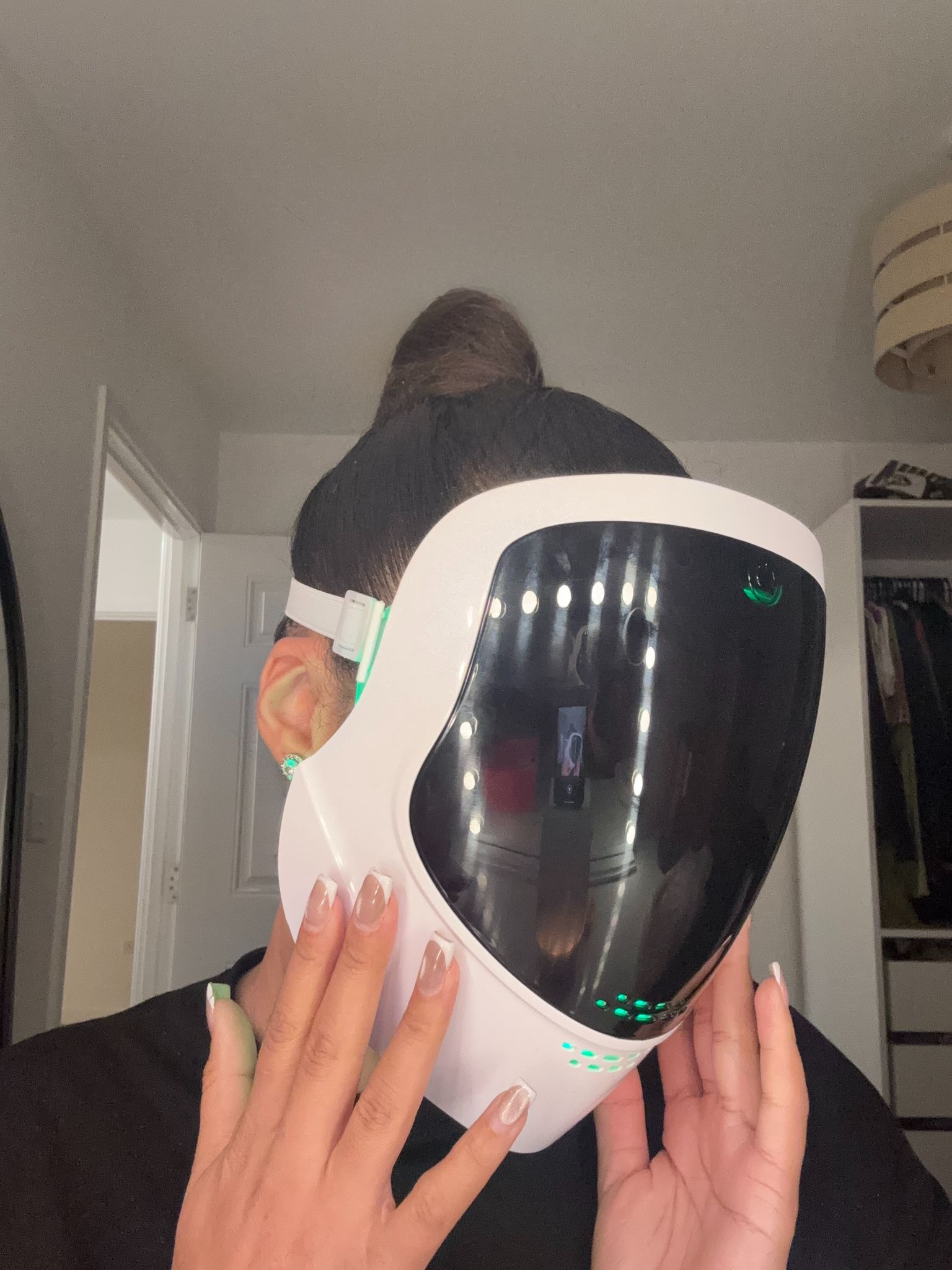 Wireless 7-Colour LED Face and Neck Mask